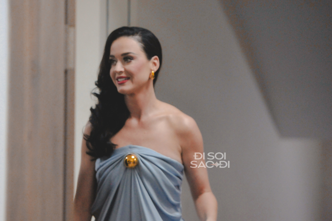 Trọn bộ ảnh HD cận cảnh nhan sắc siêu sao Katy Perry ở lễ trao giải VinFuture 2023: Nét đẹp cổ điển mãn nhãn, nhưng sáng nhất là nụ cười!- Ảnh 1.