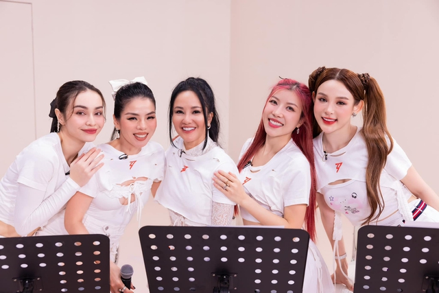 Lệ Quyên lên tiếng trước ồn ào lơ Diva Hồng Nhung, chỉ tuyển người mạnh vào đội- Ảnh 1.