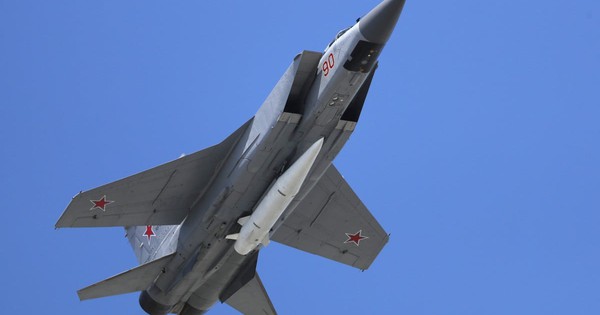 Tình báo Anh hoài nghi tên lửa “bất khả chiến bại” của Nga
