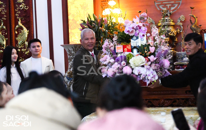 Toàn cảnh lễ dạm ngõ của Quang Hải - Chu Thanh Huyền: Cô dâu chú rể cười tít mắt, nhí nhảnh trước sự chứng kiến- Ảnh 4.