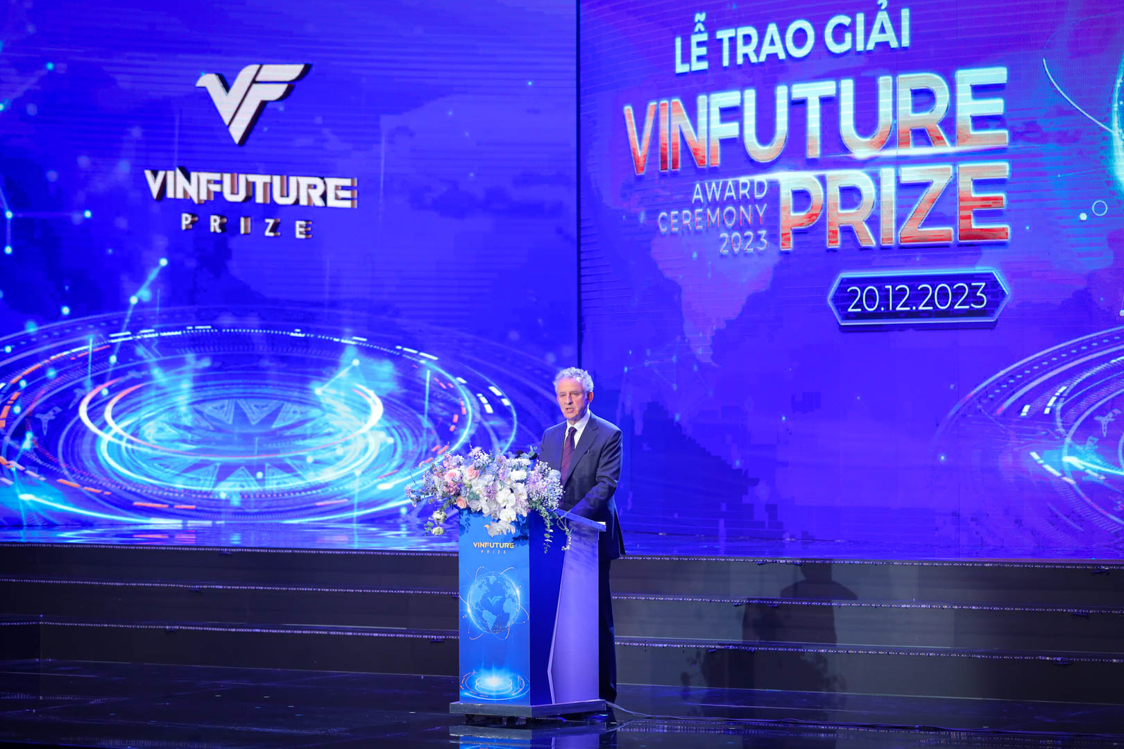 Công trình về pin mặt trời và pin lithium-ion giành giải thưởng 3 triệu USD của VinFuture 2023- Ảnh 10.