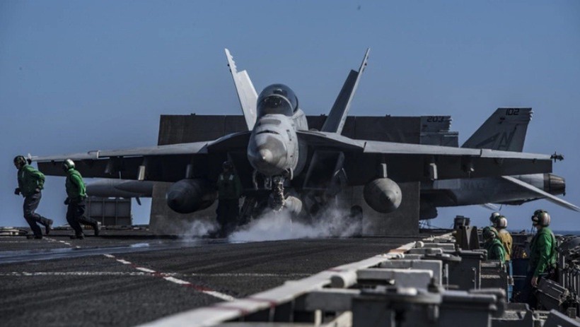 'Houthi sẽ khiến tàu sân bay Mỹ bỏ chạy'- Ảnh 1.