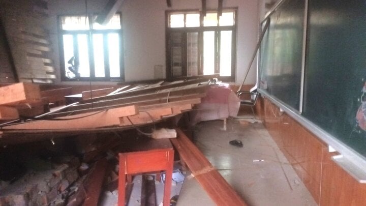 Hiện trường sập trần gỗ lớp học ở Nghệ An, 2 học sinh cấp cứu- Ảnh 3.
