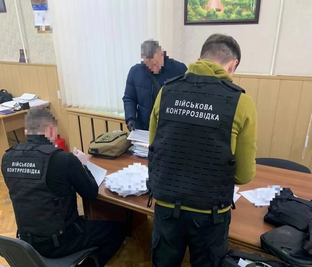 Một quan chức Ukraine bị bắt vì nghi biển thủ 40 triệu đô la từ thương vụ mua đạn pháo- Ảnh 1.