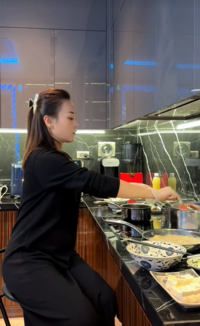 Loạt mâm cơm nhà Phương Oanh nấu cho Shark Bình gây bão: Hé lộ lý do đàn ông thành đạt thích vợ giỏi bếp núc- Ảnh 1.