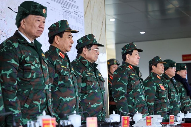 Thủ tướng Chính phủ: Quân đoàn 12 xứng đáng là đơn vị chủ lực cơ động chiến lược của QĐND Việt Nam- Ảnh 1.