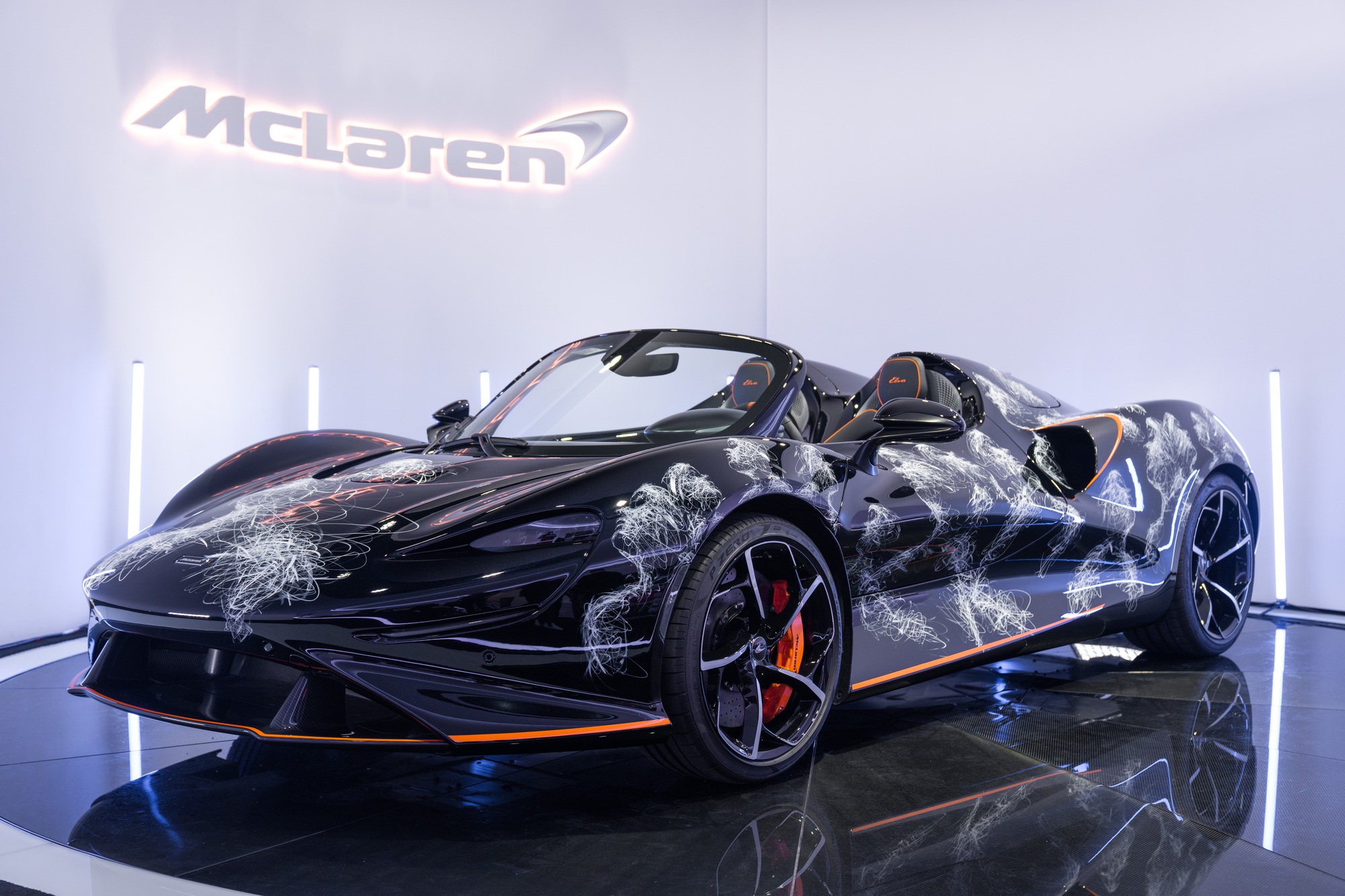 Năm khó khăn nhưng nhiều đại gia mạnh tay sắm xe khủng: Minh Nhựa mua McLaren trăm tỷ, Hoàng Kim Khánh lấy liền vài xe- Ảnh 2.