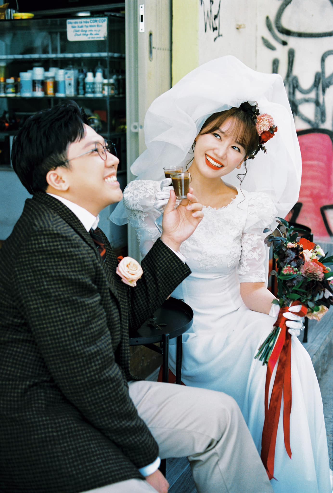 Hari Won tung ảnh bộ ảnh cưới đặc biệt, Trấn Thành: "8 năm yêu em, 7 năm làm chồng em, 6 làm osin của em!"- Ảnh 6.