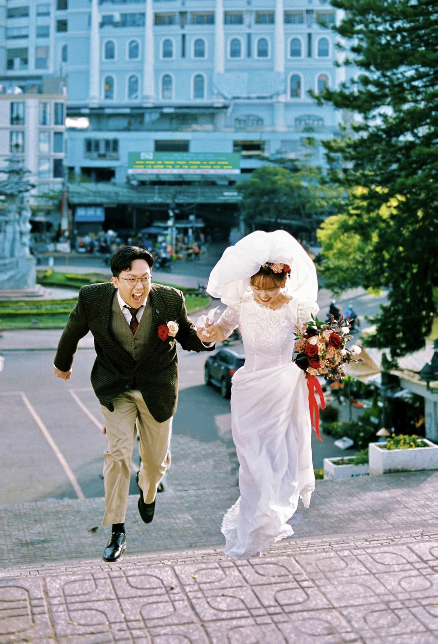 Hari Won tung ảnh bộ ảnh cưới đặc biệt, Trấn Thành: "8 năm yêu em, 7 năm làm chồng em, 6 làm osin của em!"- Ảnh 4.