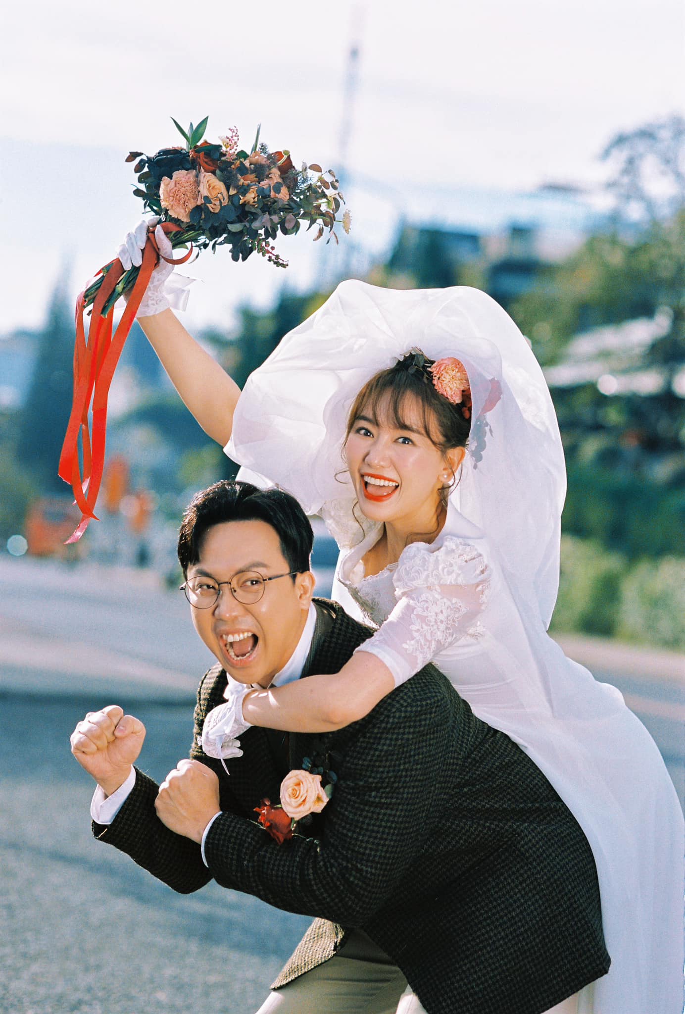 Hari Won tung ảnh bộ ảnh cưới đặc biệt, Trấn Thành: "8 năm yêu em, 7 năm làm chồng em, 6 làm osin của em!"- Ảnh 9.