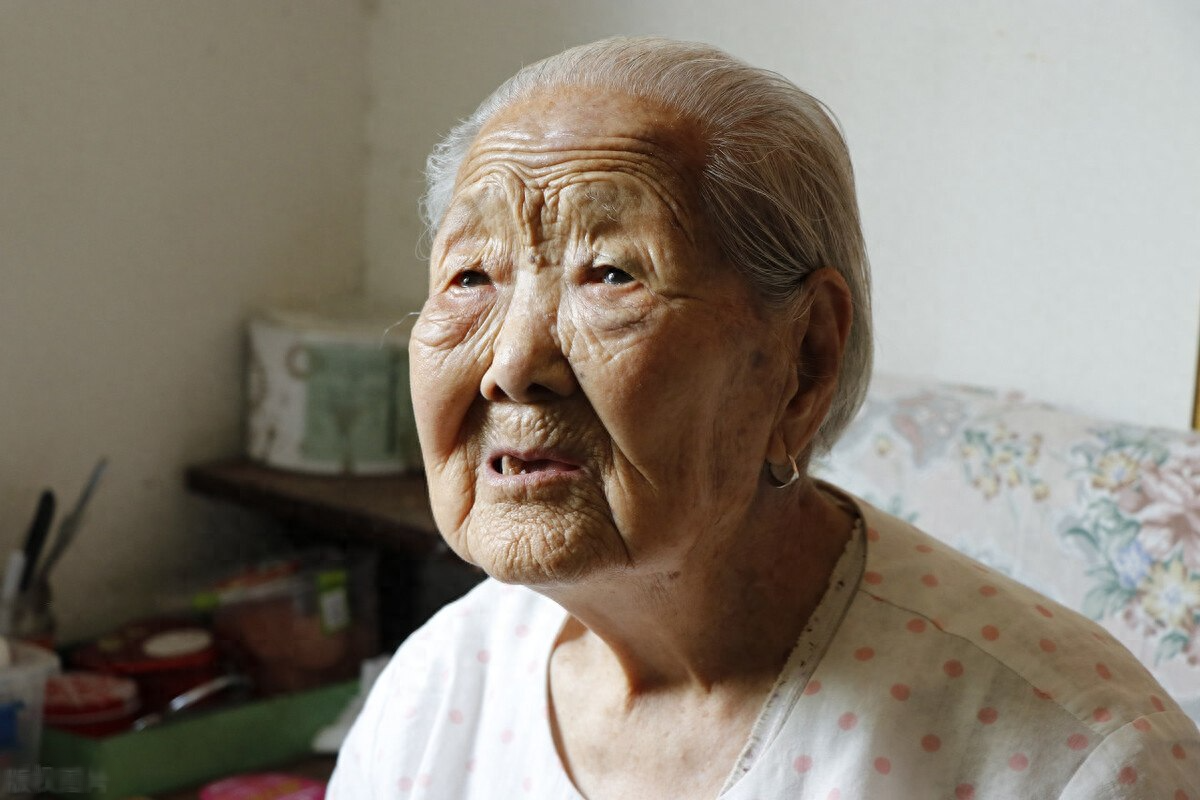Cụ bà 107 tuổi khỏe mạnh, minh mẫn nhờ 1 nước, 1 củ sẵn ở chợ Việt: Thêm 1 bài tập không phải đi bộ- Ảnh 1.