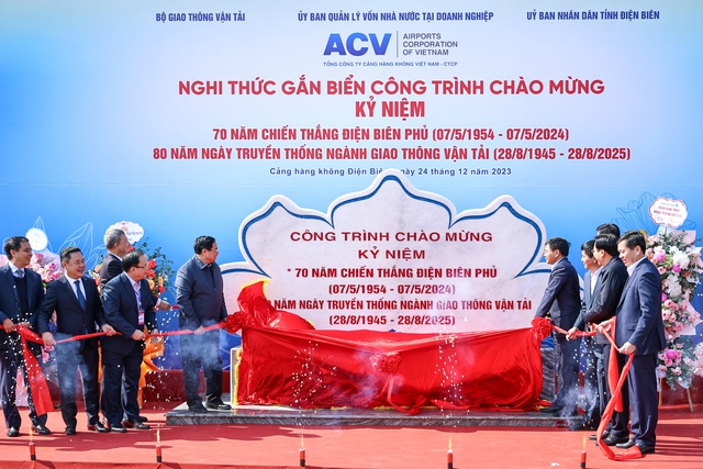 Thủ tướng: Khánh thành cùng lúc 4 công trình giao thông gần 18.000 tỷ đồng là một dấu mốc lịch sử- Ảnh 1.