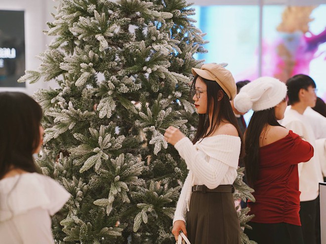 Lotte Mall Hồ Tây nhộn nhịp trong mùa Noel đầu tiên, trai xinh gái đẹp rủ nhau tới check-in rần rần- Ảnh 7.
