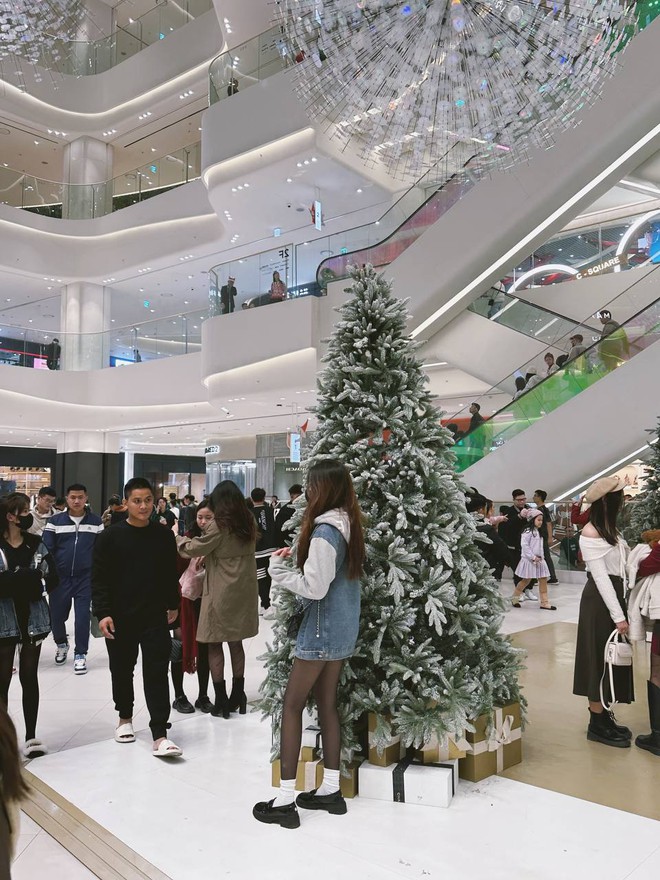 Lotte Mall Hồ Tây nhộn nhịp trong mùa Noel đầu tiên, trai xinh gái đẹp rủ nhau tới check-in rần rần- Ảnh 5.