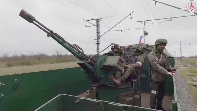 Hé lộ "pháo đài bọc thép" di động Nga sử dụng trong xung đột với Ukraine- Ảnh 3.