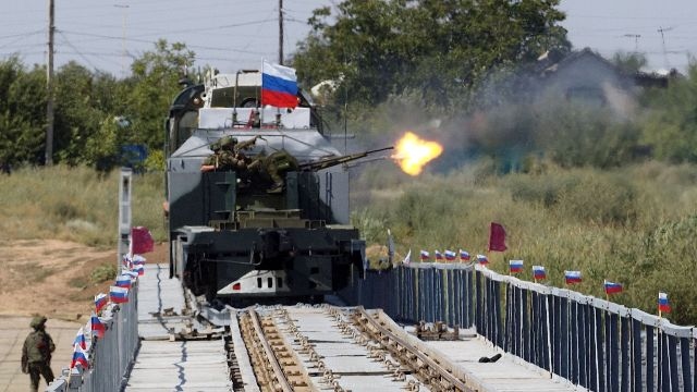 Hé lộ "pháo đài bọc thép" di động Nga sử dụng trong xung đột với Ukraine- Ảnh 1.