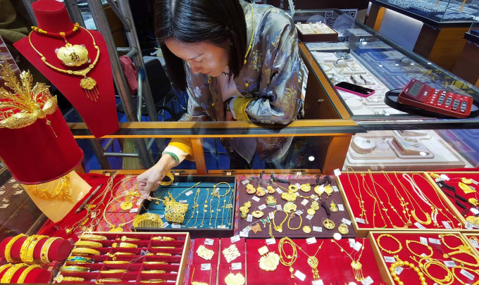 "Thay vì tiết kiệm tiền, chi bằng tích lũy vàng": Người trẻ Trung Quốc mua hạt đậu vàng để quản lý chi tiêu, đầu tư càng sớm càng hưởng lợi- Ảnh 1.
