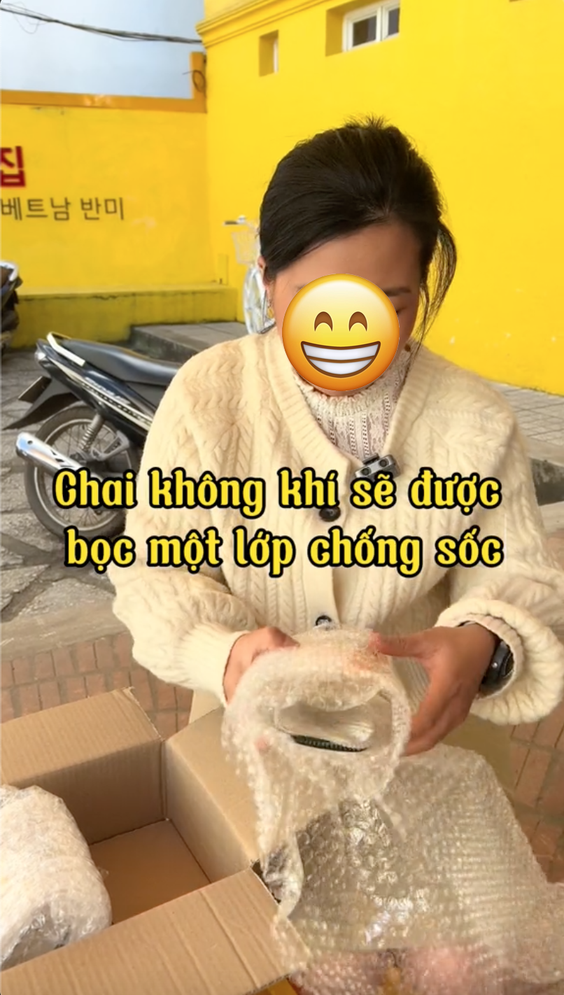 Độc lạ Đà Lạt: Một cửa tiệm bán cả... không khí Đà Lạt đóng chai ship tận nơi khiến dân mạng tranh cãi- Ảnh 2.