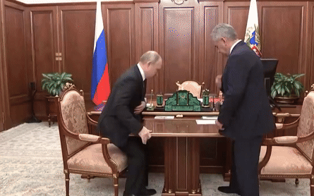 Tổng thống Putin nhận tin báo khẩn từ Tướng Shoigu về Crimea: Không kịp trở tay trong đêm