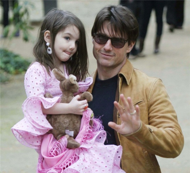 Hơn 1 thập kỷ từ ngày bị bố bỏ rơi, chỉ 1 chi tiết đặc biệt đã cho thấy con gái Tom Cruise được mẹ dạy dỗ tốt đến nhường nào!- Ảnh 1.