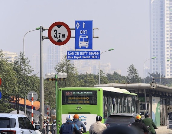 Tuyến xe buýt BRT nghìn tỷ đầu tiên ở Việt Nam: Bất ngờ "khoác áo mới" trước tin đồn bị dừng- Ảnh 2.