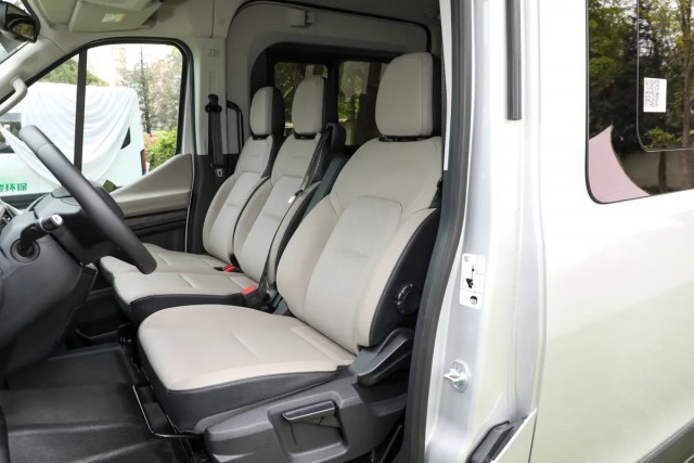 Ford Transit mới sắp bán tại VN: Đèn pha giống Ranger, có hai màn hình 12,3 inch và ADAS không khác xe con- Ảnh 6.