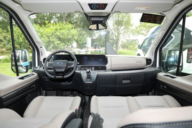 Ford Transit mới sắp bán tại VN: Đèn pha giống Ranger, có hai màn hình 12,3 inch và ADAS không khác xe con- Ảnh 3.