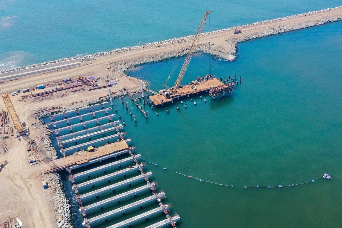 Một nước lên kế hoạch xây siêu cảng từ 10 năm trước mãi không xong, công ty Trung Quốc đầu tư 3 tỷ USD, đứng ra xây dựng thì dự án mới thành hiện thực- Ảnh 1.