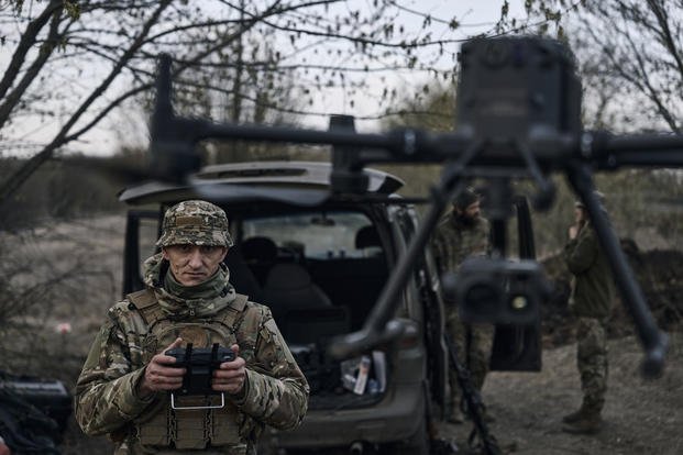 Chuyên gia mách nước "vũ khí cuối cùng" chống Drone cho lính Nga ở Ukraine: Là thứ ra đời từ hơn 40 năm trước- Ảnh 2.