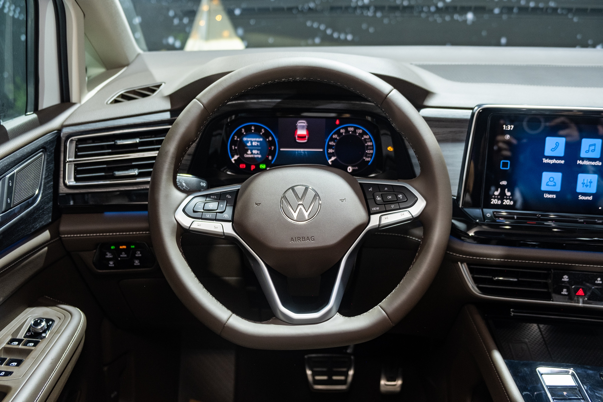 Ảnh thực tế VW Viloran Luxury vừa ra mắt VN: Đắt hơn bản thấp gần 200 triệu nhưng hàng ghế sau chuẩn thương gia- Ảnh 15.
