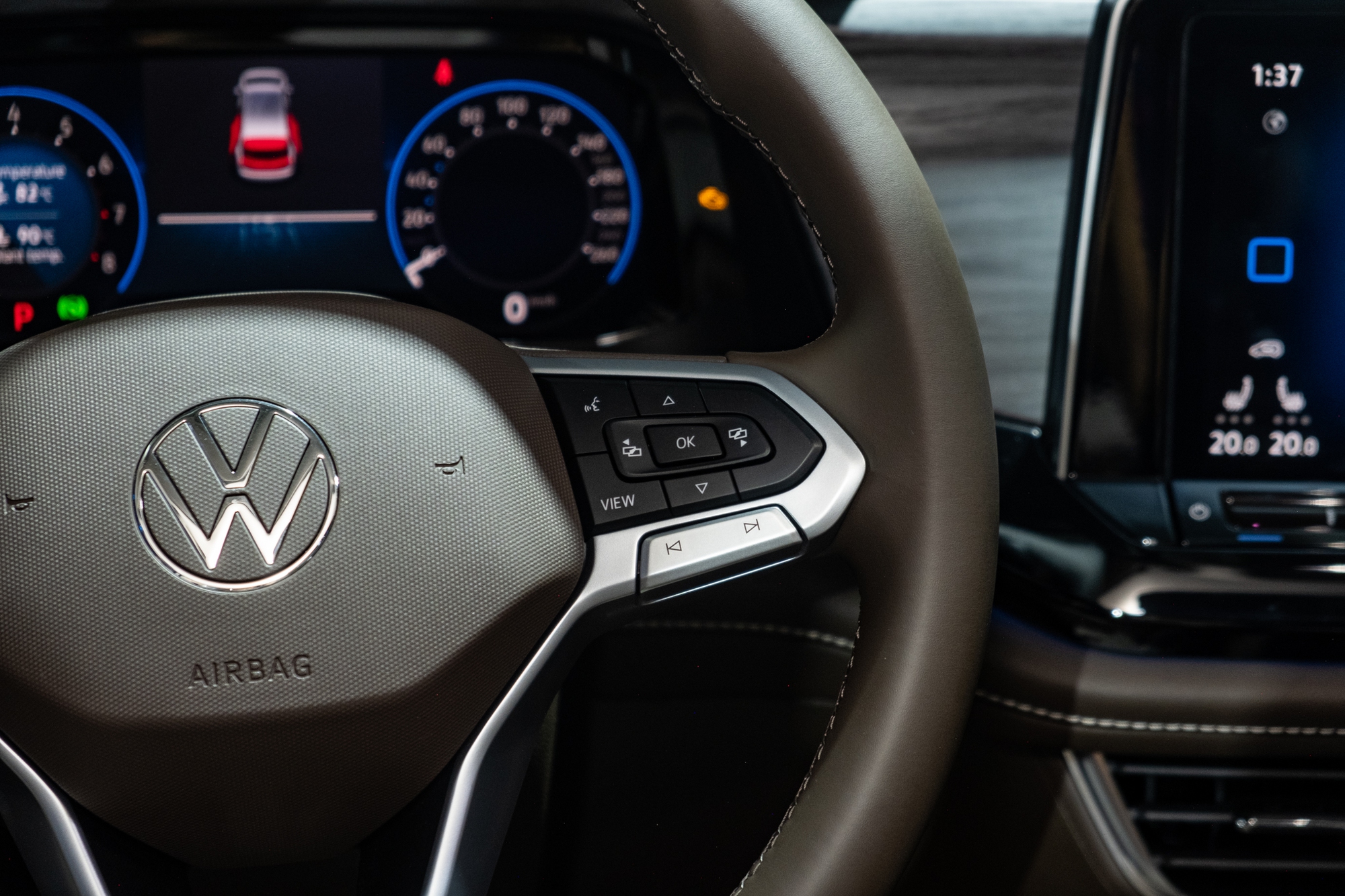 Ảnh thực tế VW Viloran Luxury vừa ra mắt VN: Đắt hơn bản thấp gần 200 triệu nhưng hàng ghế sau chuẩn thương gia- Ảnh 19.