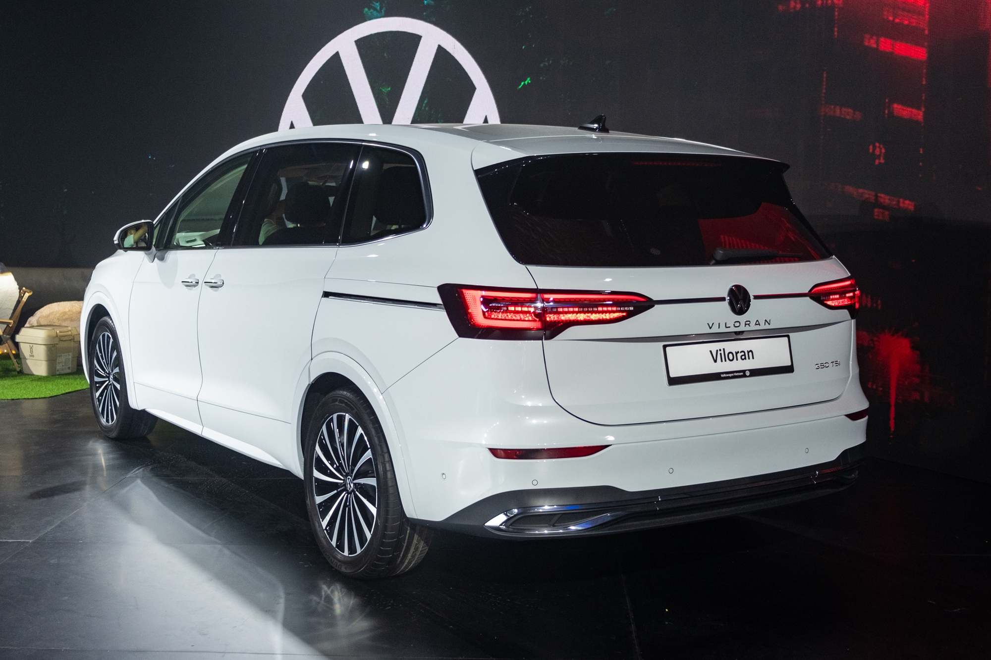 Ảnh thực tế VW Viloran Luxury vừa ra mắt VN: Đắt hơn bản thấp gần 200 triệu nhưng hàng ghế sau chuẩn thương gia- Ảnh 4.