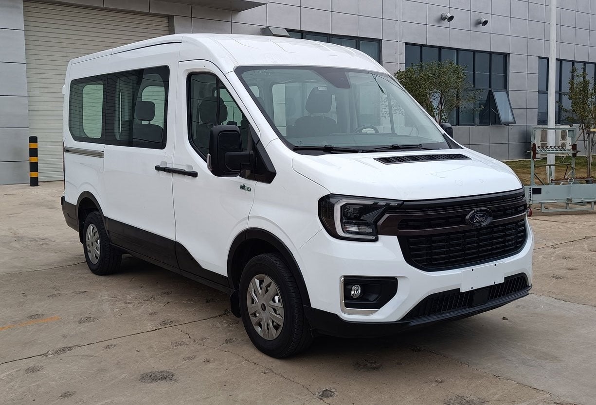 Ford Transit mới sắp bán tại VN: Đèn pha giống Ranger, có hai màn hình 12,3 inch và ADAS không khác xe con- Ảnh 2.