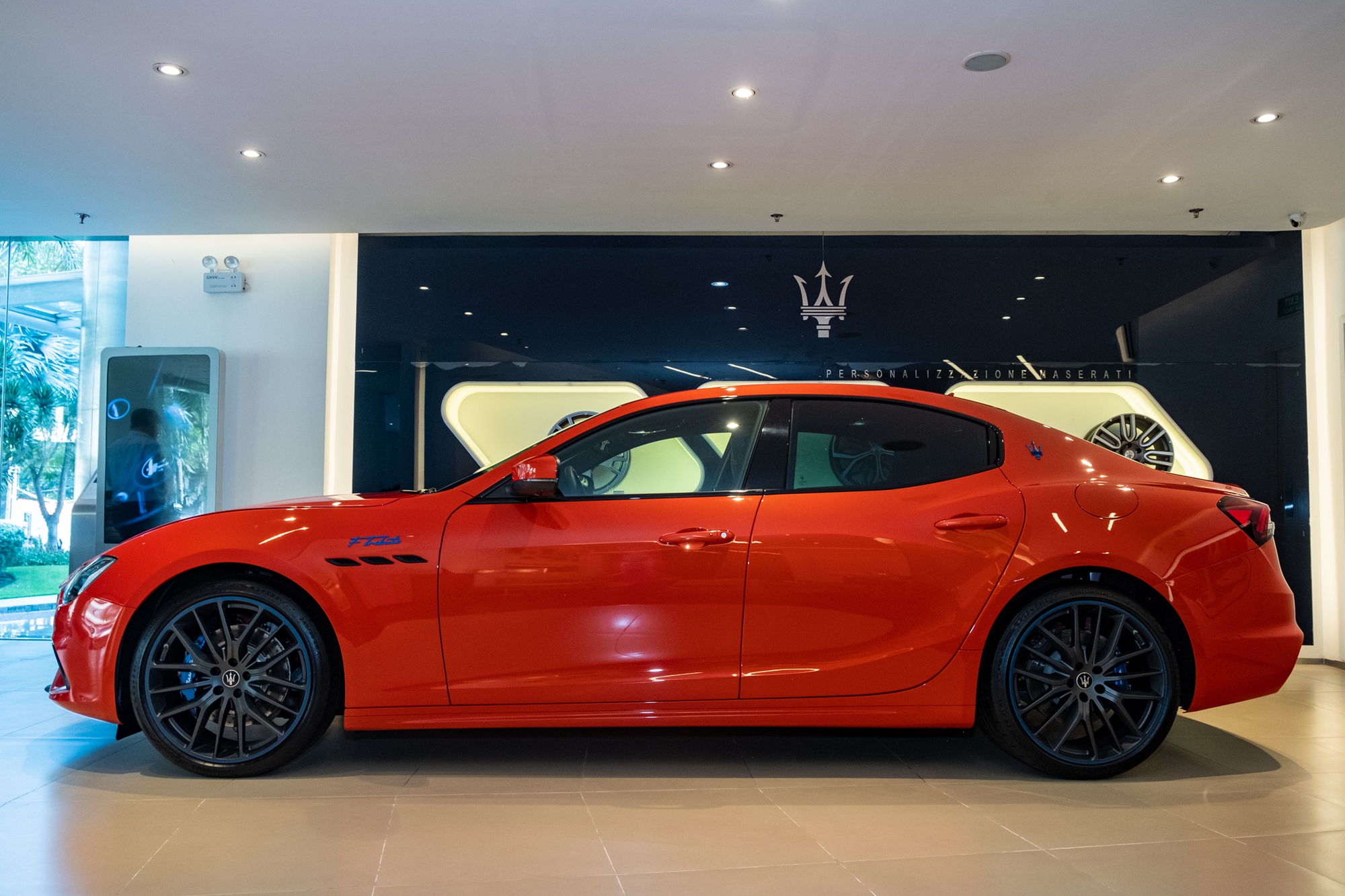 Maserati Ghibli F Tributo độc nhất Việt Nam giá hơn 9 tỷ đồng: Màu sơn độc quyền, máy V6 mạnh 430 mã lực- Ảnh 3.