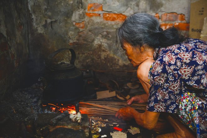 Nỗi đau người mẹ ung thư “oằn mình” kiếm tiền nuôi con trai mắc bệnh tâm thần- Ảnh 2.