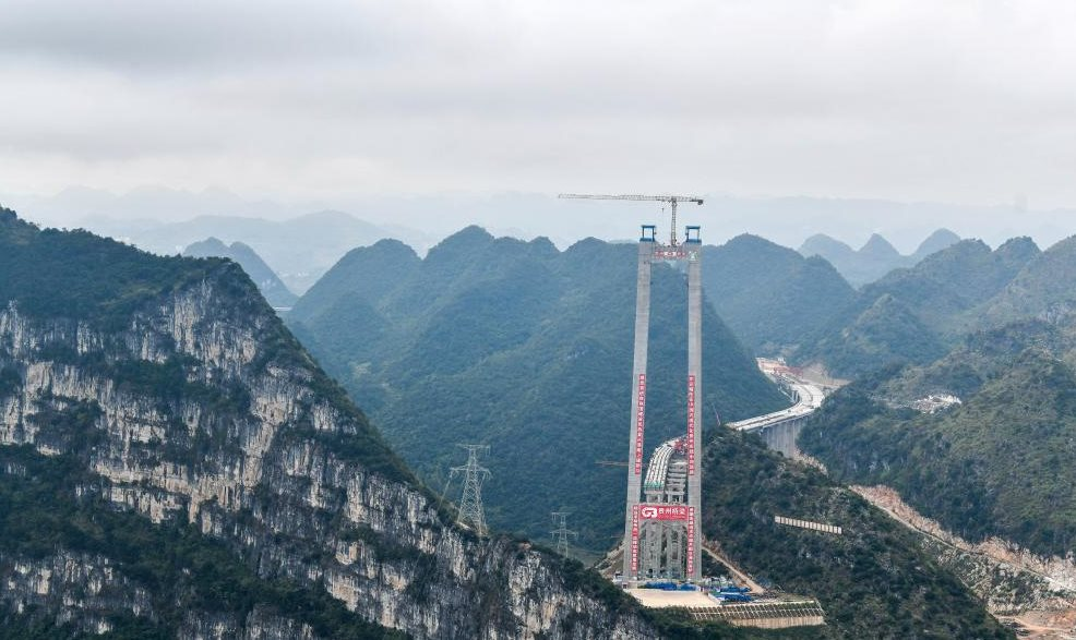 ‘Định hình lại cơ sở hạ tầng thế giới’ - Trung Quốc xây cầu cao tới 625 mét không nước nào có, đi qua ‘vết nứt Trái đất’ chỉ trong 1 phút- Ảnh 4.