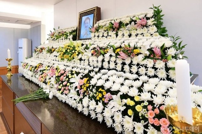Cựu Tổng thống Moon Jae In cảnh tỉnh người Hàn sau cái chết thảm của Lee Sun Kyun- Ảnh 1.