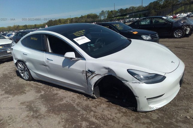 Tesla đổ lỗi cho khách hàng dù biết rõ xe bán ra có vấn đề- Ảnh 1.