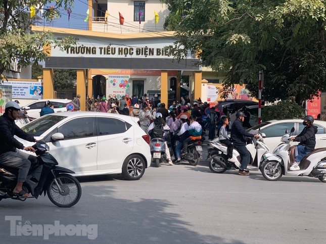 Mới nhất vụ học sinh phải nhập viện ở Thanh Hoá: Nhiều phụ huynh 'cắt' bán trú- Ảnh 1.