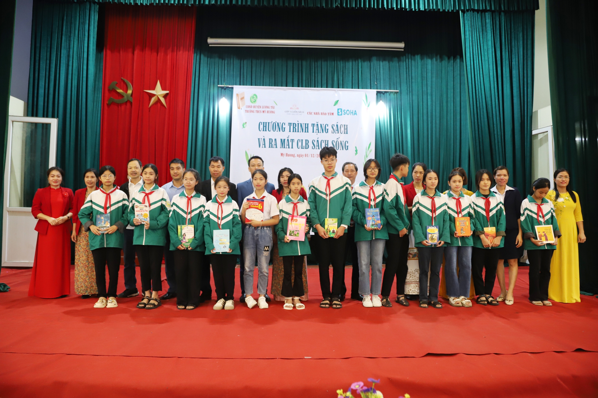 Cô bé ung thư xương: Đã 2 năm nay em chưa được mua sách - Ảnh 4. Cô bé ung thư xương: Đã 2 năm nay em chưa được mua sách - Ảnh 4.