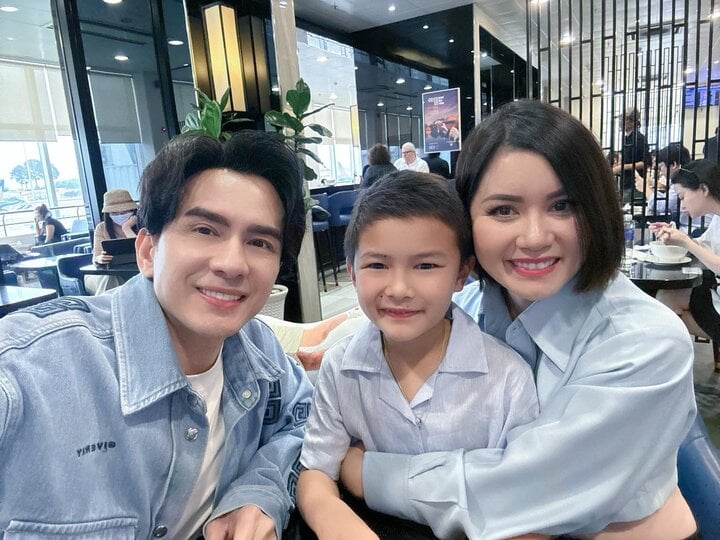 Đan Trường hạnh phúc đón tuổi 47 bên vợ cũ và con trai - Ảnh 3.