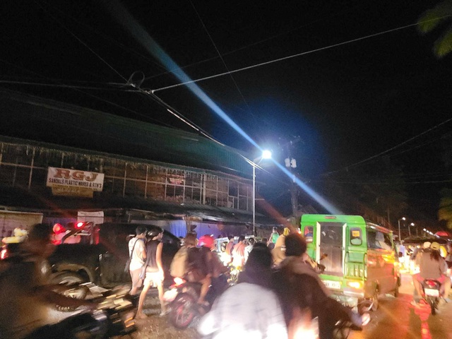 Hiện trường vụ động đất kinh hoàng tại Philippines: Nhà cửa rung lắc dữ dội, nửa đêm người dân tháo chạy tìm nơi ẩn náu - Ảnh 3.