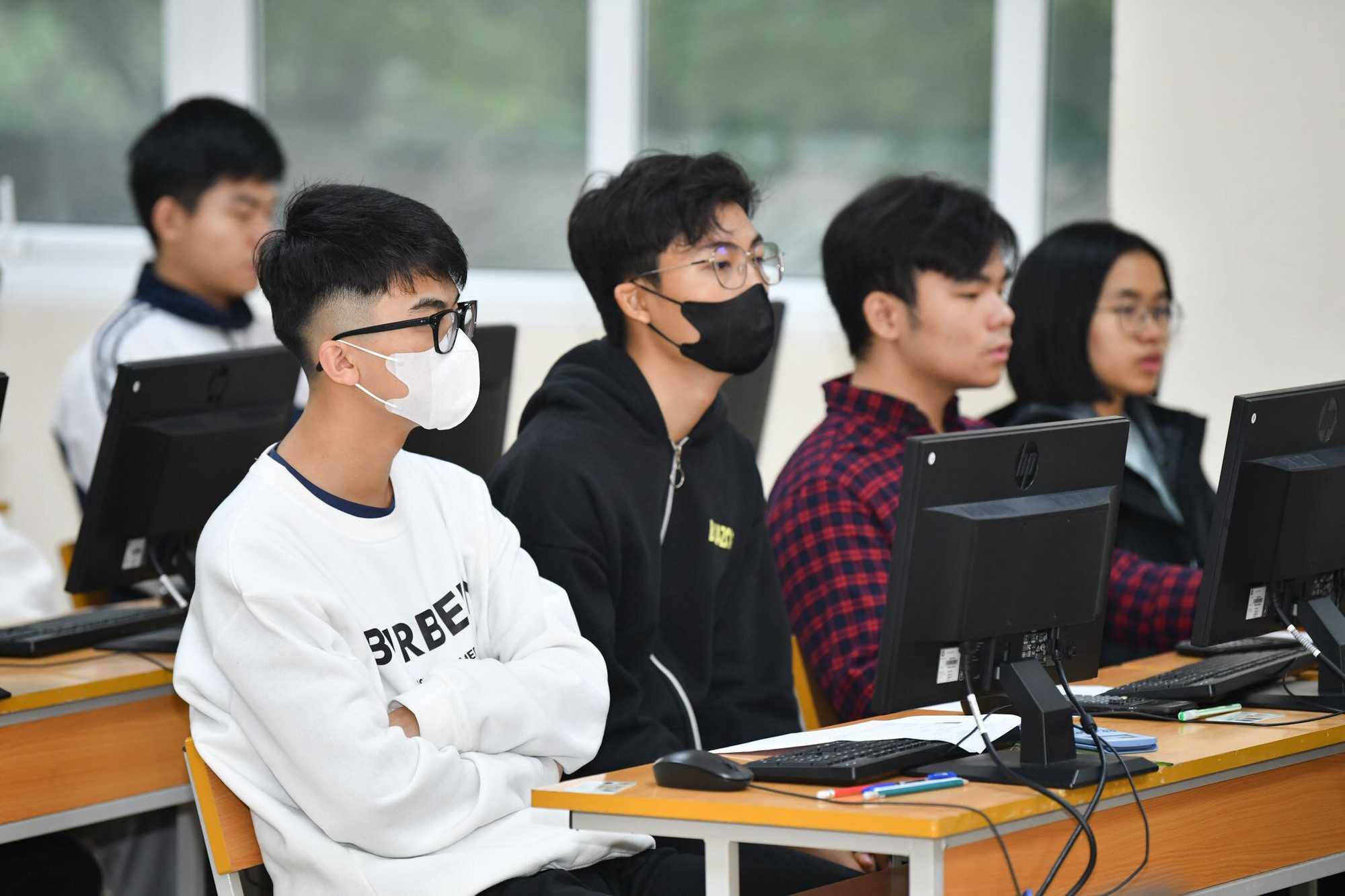 Hơn 2.800 thí sinh bước vào kỳ thi tuyển sinh đại học đầu tiên năm 2024 - Ảnh 3.