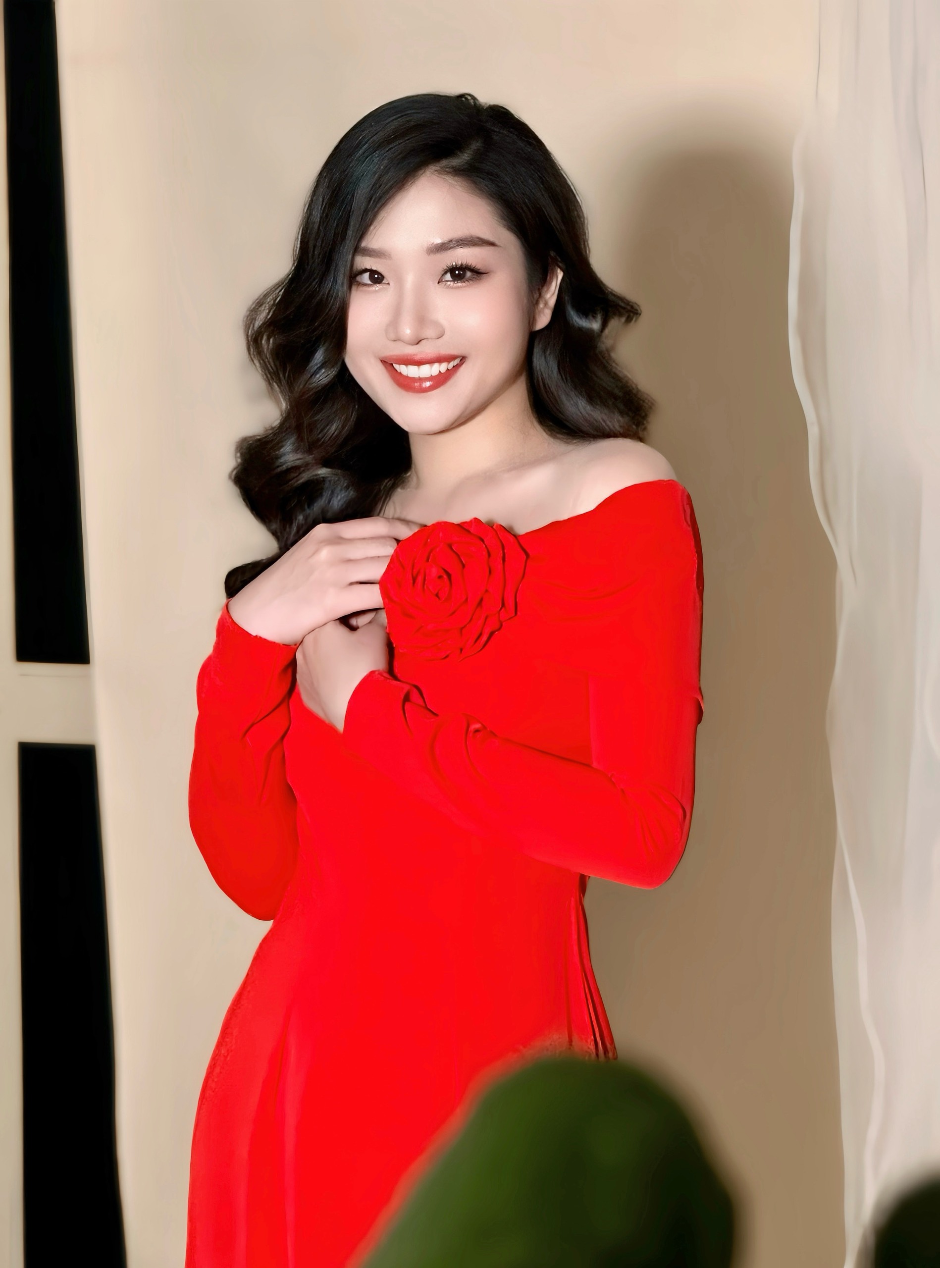 Quán quân Giọng ca vàng Bolero: Đi xe ôm, ở nhà thuê, nuôi em học đại học - Ảnh 1.