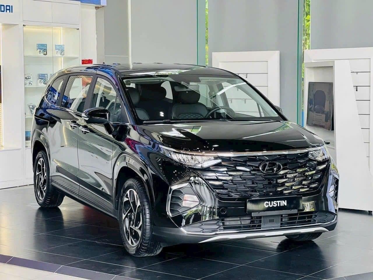 Custin, CX-3, MG5 và một số xe mới ra mắt Việt Nam năm 2023 ‘phá’ giá đáy phân khúc: Có mẫu rẻ hơn xe hạng dưới- Ảnh 4.