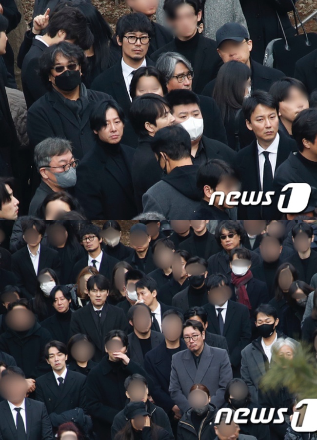 Nửa showbiz đổ bộ 3 ngày tang lễ Lee Sun Kyun: Bộ trưởng và IU âm thầm, Gong Yoo cùng dàn siêu sao túc trực- Ảnh 26.