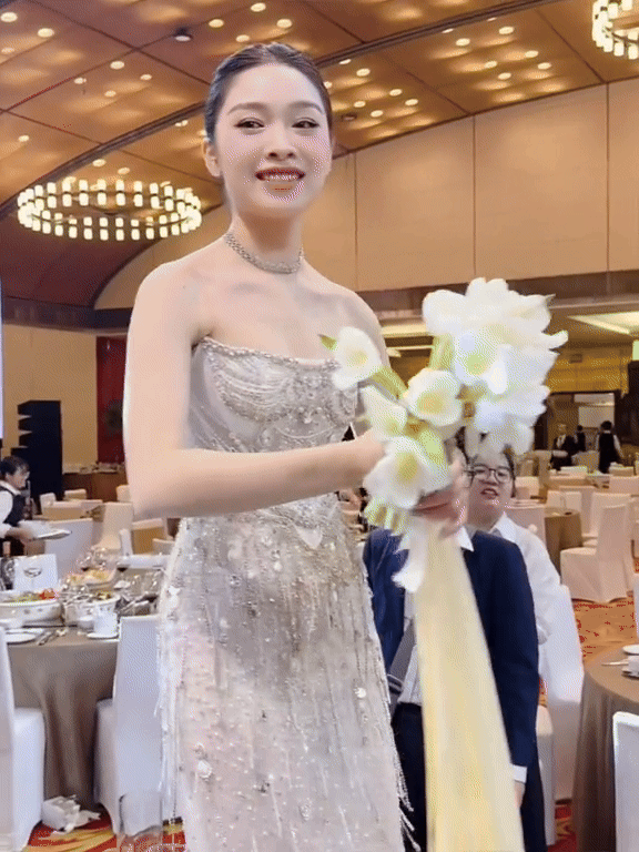 Hoa hậu Ngọc Hân dự đám cưới cô dâu từng được cầu hôn bằng 200 flycam gây “chấn động", tiết lộ có chồng vẫn thích giật hoa cưới- Ảnh 3.