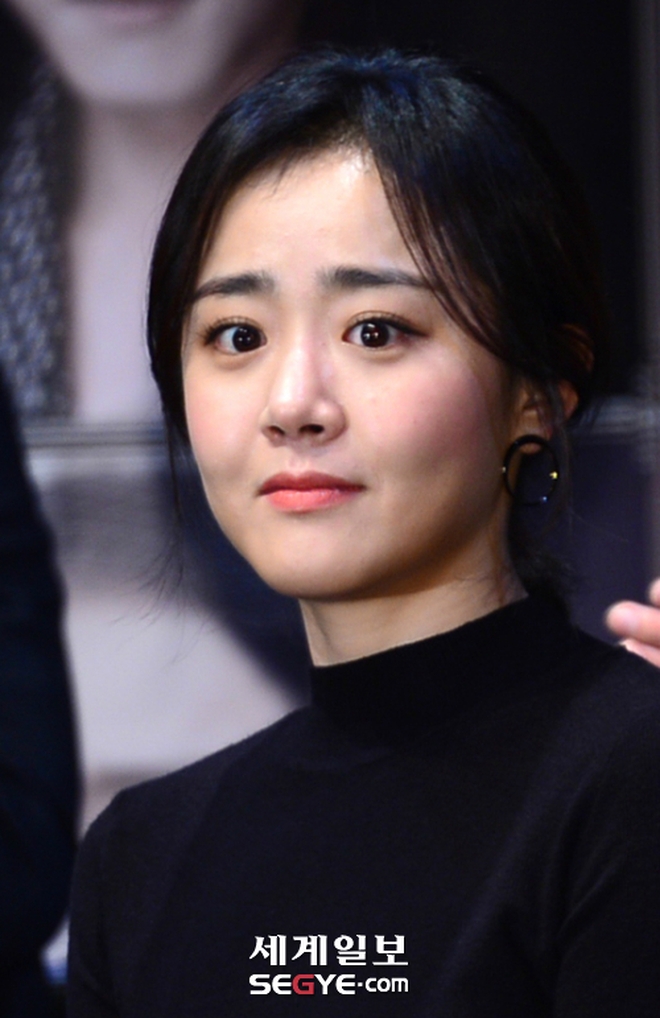 Nửa showbiz đổ bộ 3 ngày tang lễ Lee Sun Kyun: Bộ trưởng và IU âm thầm, Gong Yoo cùng dàn siêu sao túc trực- Ảnh 27.