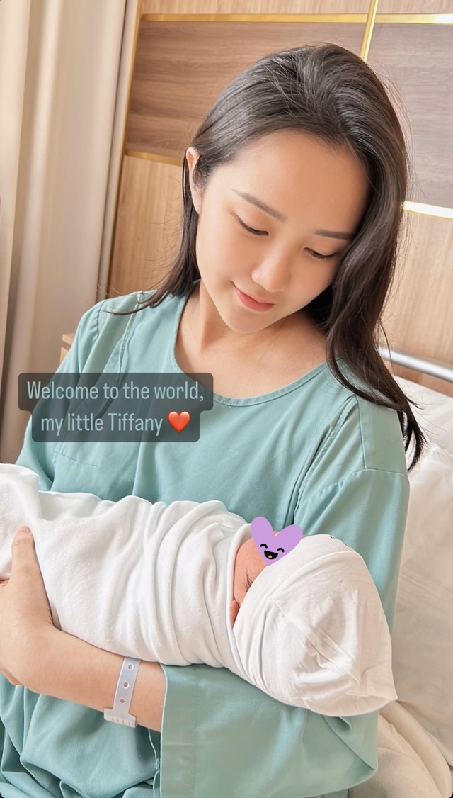 Primmy Trương - vợ TGĐ Phan Thành sinh em bé thứ 2, nhan sắc sau sinh gây bão vì quá xinh đẹp- Ảnh 1.