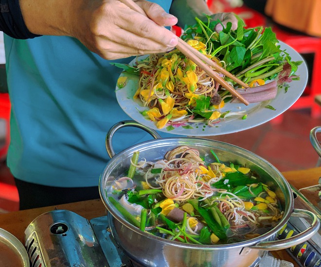 Ngoài "đặc sản" cá lóc bay, Tết này tìm tới Cần Thơ hái quả vú sữa chín mọng và đổ bánh đúng điệu miền Tây- Ảnh 16.